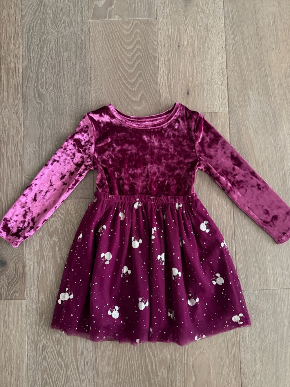 Girls Disney Minnie Mouse velvet dress. Size:2T. Gently Used.